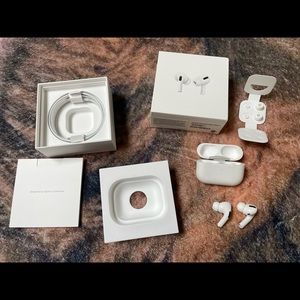 AirPod pros used but in great condition.